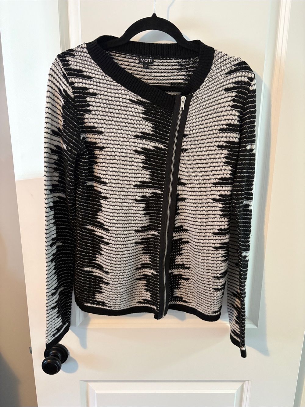 Moffi Black & White Zigzag Zip-Front Knit Cardigan